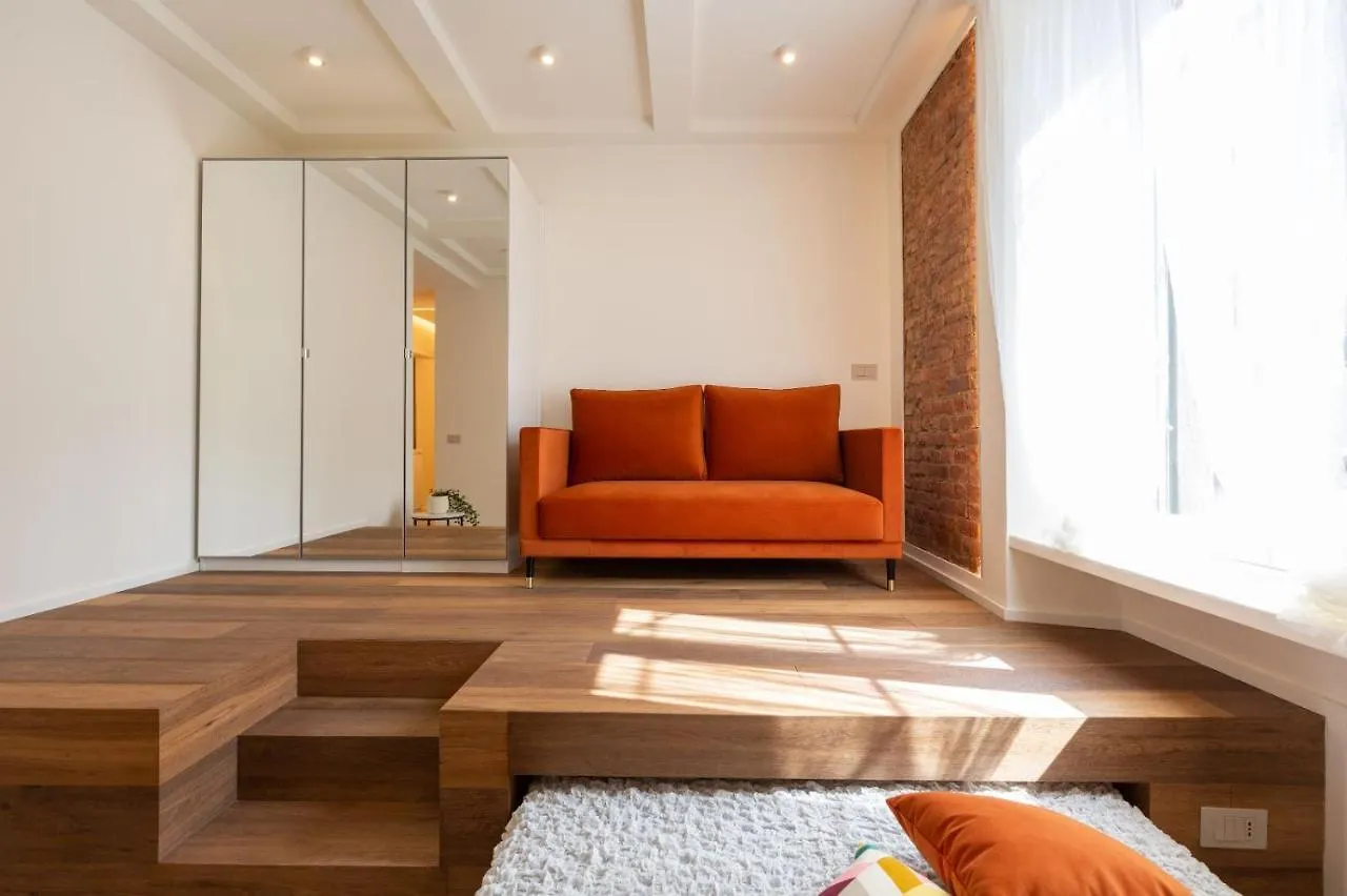 Nd4 -Loreto - Duomo- Minimal House Milan 0*,  Italy