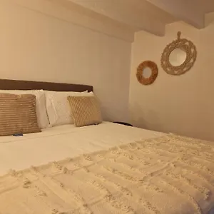 Regina In Porta Romana 3 - Sky Tv, Wifi & Breakfast Box Appartamento